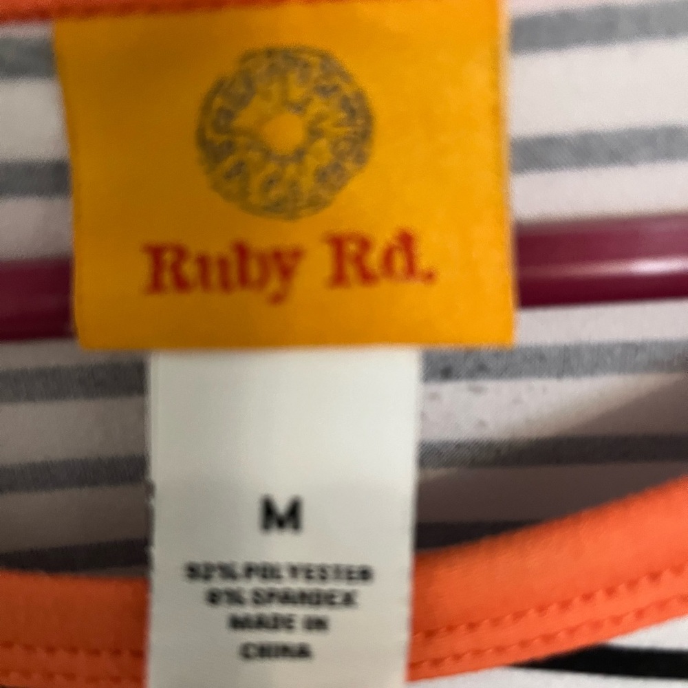 3/4 sleeve p/o.  Black/white.  Semi-full.